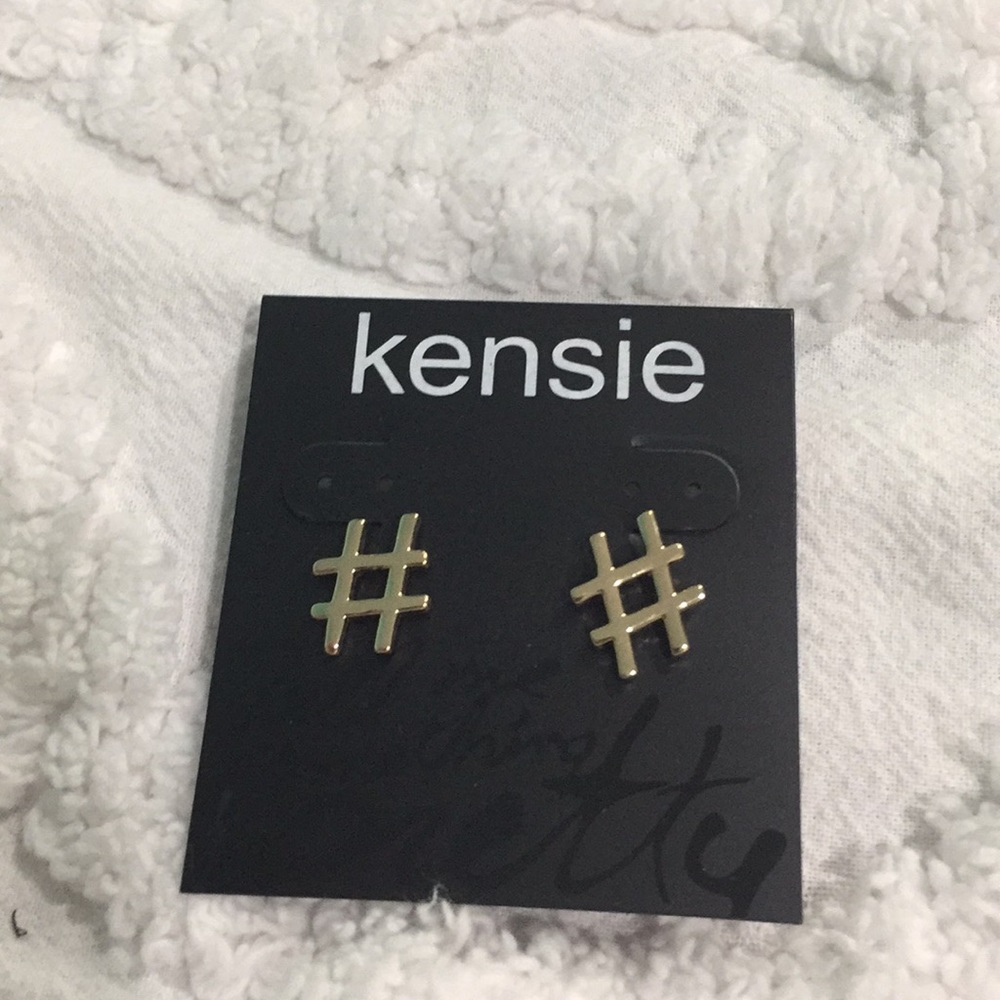 NWT kensie hashtag earrings